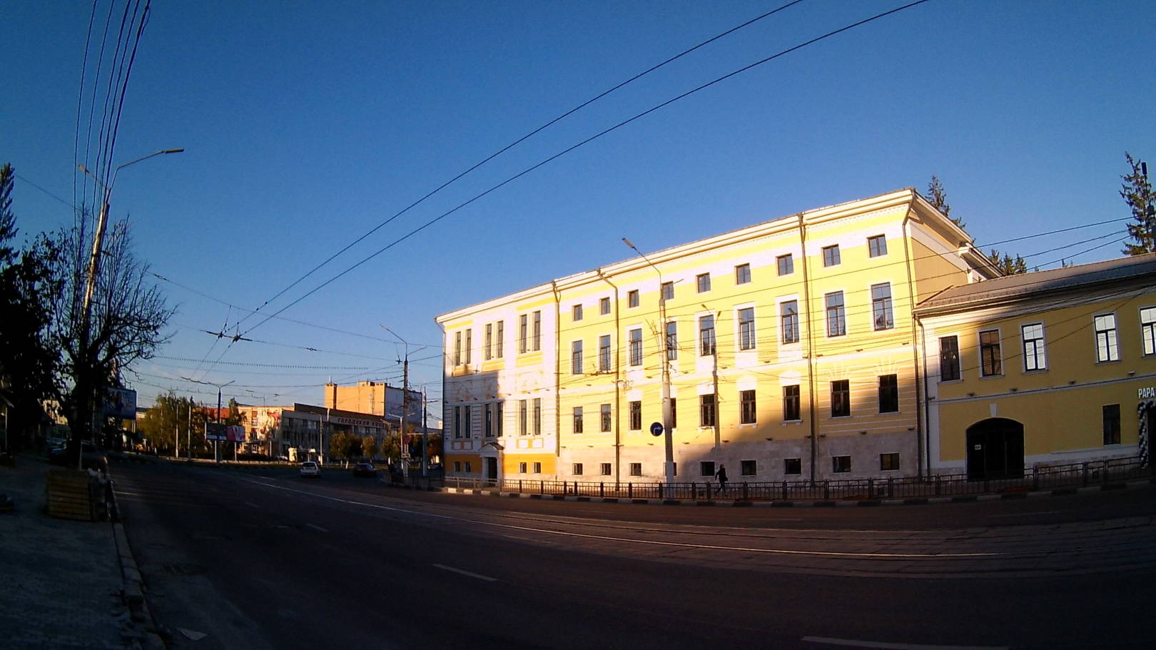 Внешний вид с Запада, со стороны ул. Советской, у здания бывшего училища сейчас (сентябрь 2018 года)