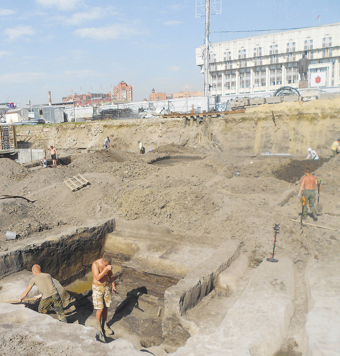 Раскопки на площади Ленина в 2012-2013 годах