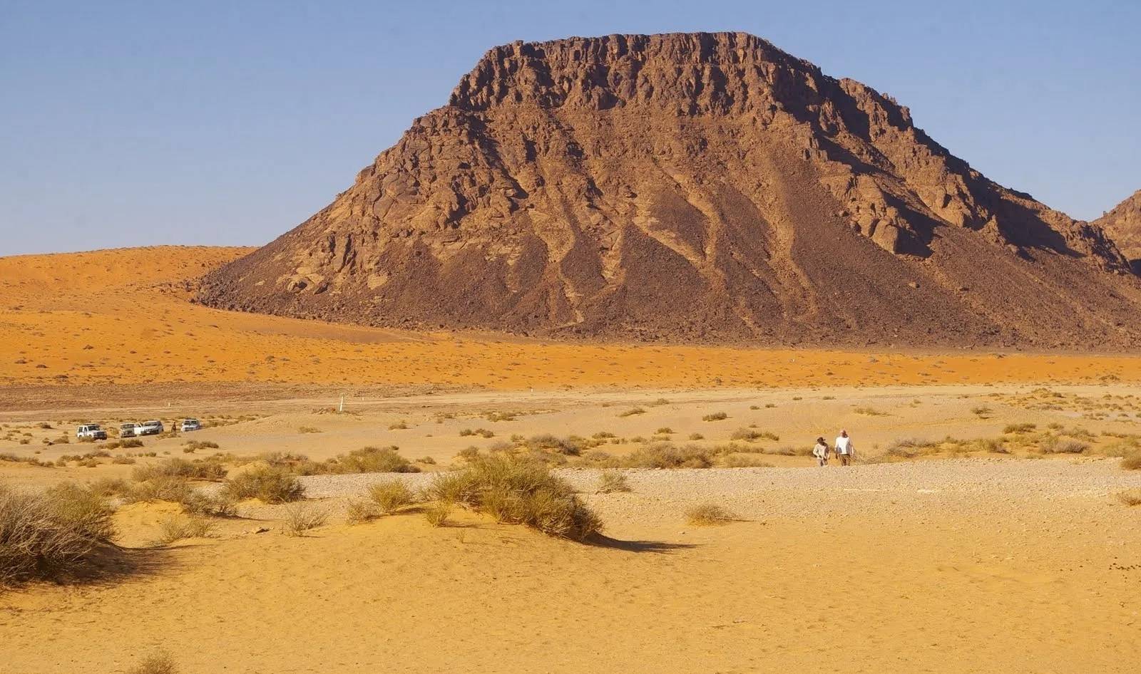 следы человека в пустыне Нефуд