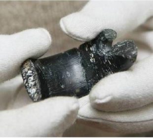 хлоритолитовый браслет найден в Денисовой пещере
