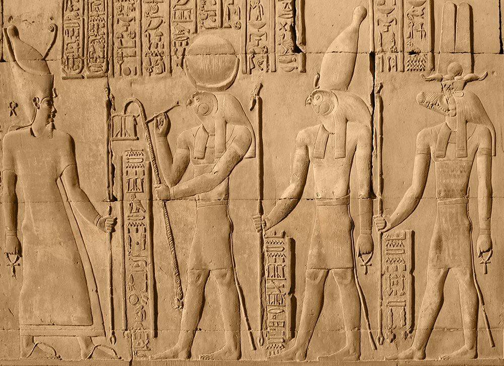 Подарки фараонов богам в храмах. УАС скипетр богов Египта. Эстетика древнего Египта ра. Бог ра рельеф. Египетский рельеф с Анубисом.