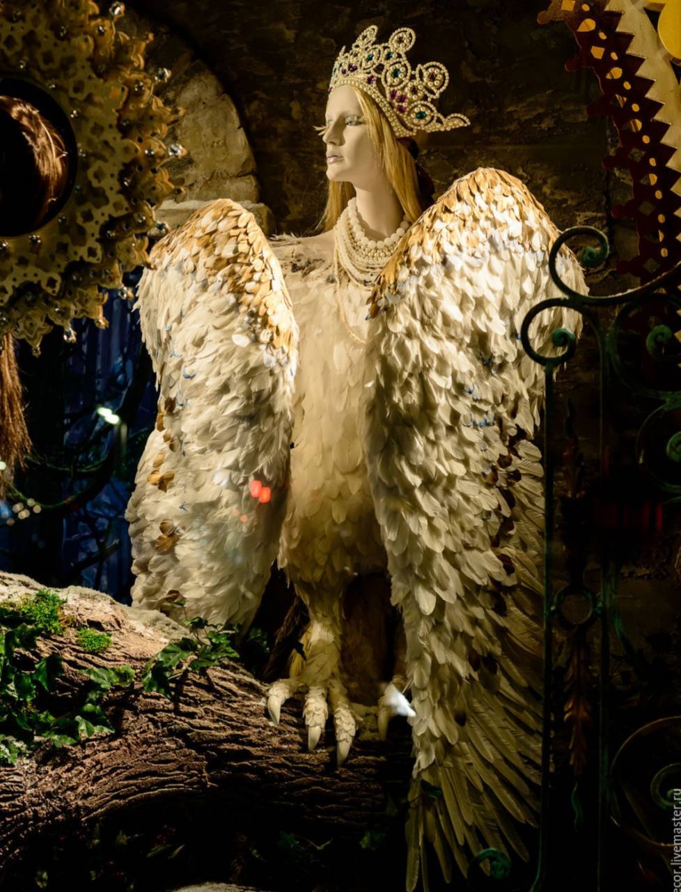 Статуя птицы Гамаюн. Славянская мифология