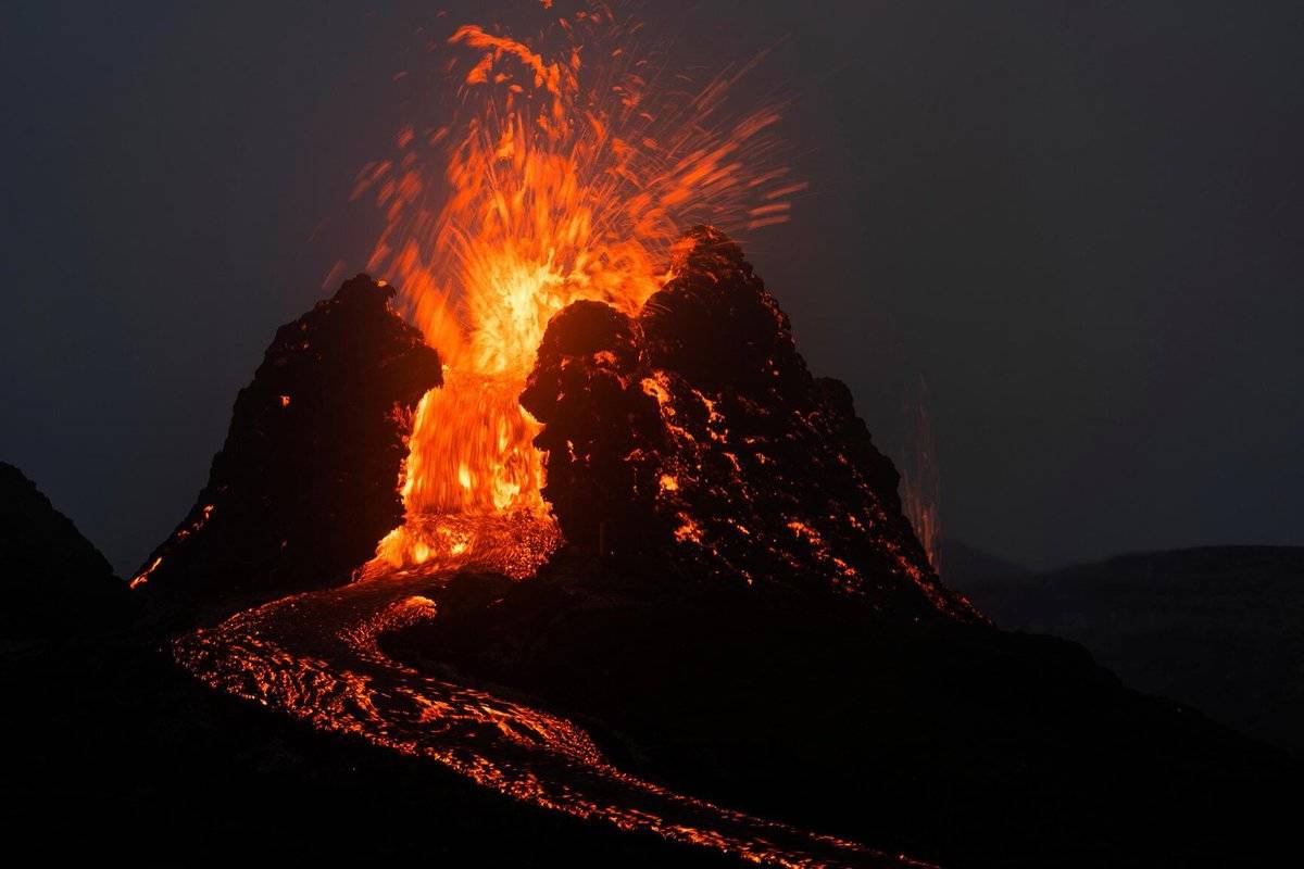 Катаклизмы усиливаются. Пробуждение древнего вулкана в Исландии. Сильнейшее наводнение в Австралии