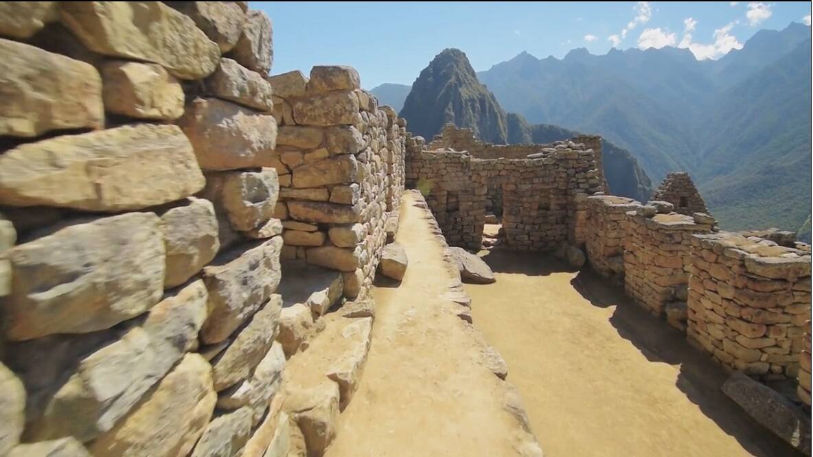 Огромные и стройные постройки в Мачу-Пикчу 