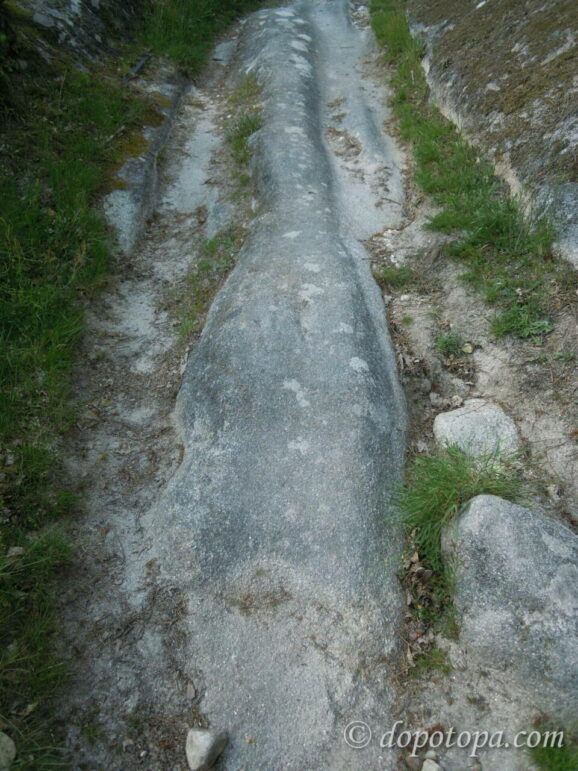 Каменные колеи