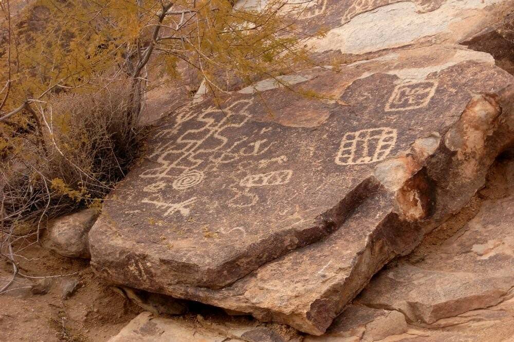 Петроглифы неизвестной цивилизации в Тибете 