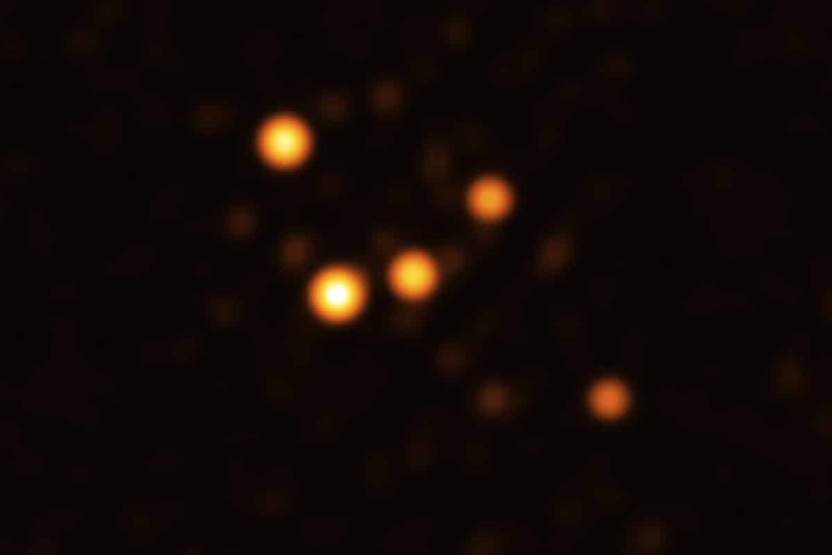 Получены самые детальные снимки окрестностей черной дыры в центре нашей Галактики