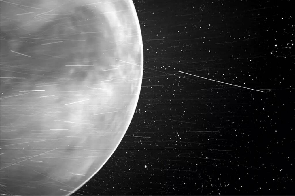 Солнечный зонд Parker сделал первые снимки поверхности Венеры в видимом свете