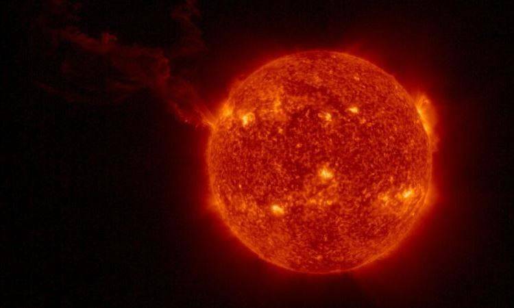 Космический аппарат Solar Orbiter зафиксировал гигантскую вспышку на Солнце