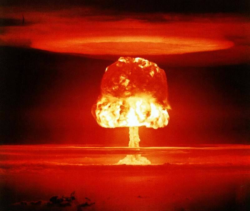 Самый краткий курс: как перестать беспокоиться и пережить взрыв ядерной бомбы