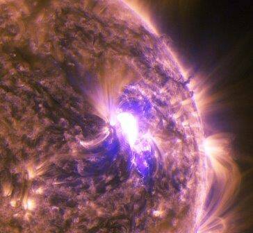 Ученые выяснили, почему корона Солнца горячее его поверхности