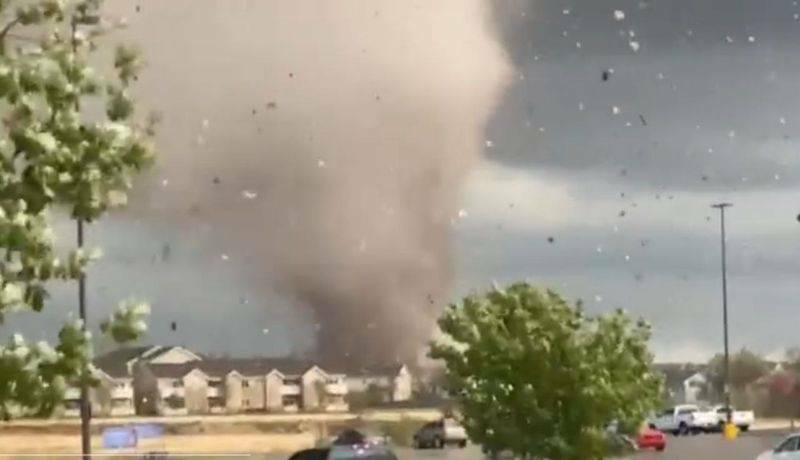 Разрушительный торнадо в Канзасе сняли на видео