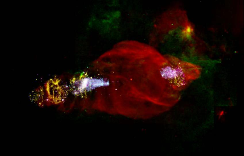 Астрономы нашли ускоритель частиц внутри космического «ламантина»