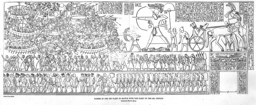 Кровавая и тесная свалка двух армий в камышах египетской Дельты. Колесница в стороне, фараон Рамзес III сам командует лучниками. Большие парусные суда “народов моря” атакованы “москитным флотом” египтян. Длинные дорийские мечи филистимлян, шерденов и экуэш крошат египетскую пехоту, египетские стрелы проникают в щели панцирей северян. Источник: https://bellabs.ru/Egypt/MedinetHabu.html