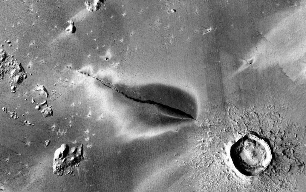 На Марсе впервые обнаружили активный очаг вулкана